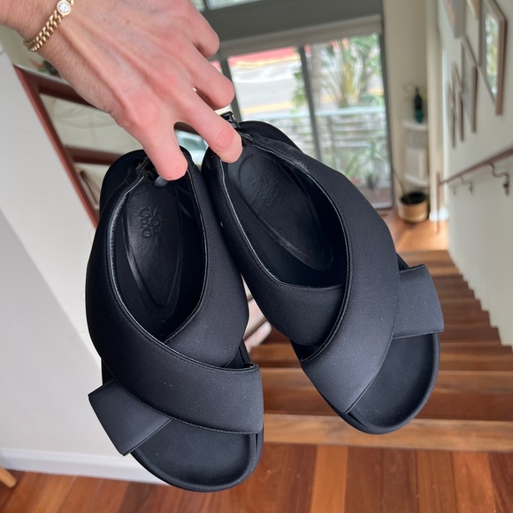 Neoprene 🌊 impossibly cool slides - Picture 2 of 9